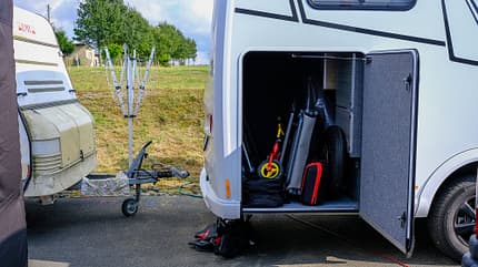 Frankia Neo, Heckgarage, Kinderfahrrad, Deichsel, Caravan, Wiese, BŠume Frankia Neo, Heckgarage, Kinderfahrrad, Deichsel, Caravan, Wiese, BŠume