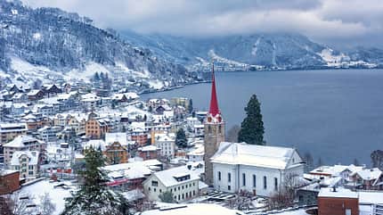Gemeinde, HŠuser, Kirche, See, Berge, Schnee, Wolken Gemeinde, HŠuser, Kirche, See, Berge, Schnee, Wolken