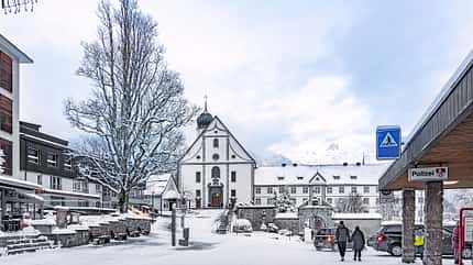 Feriendorf, Marktplatz, HŠuser, BŠume, Schnee Feriendorf, Marktplatz, HŠuser, BŠume, Schnee