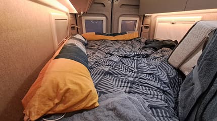 Clever, Spirit 600, Campingbus, Einzelbetten, Praxischeck, Kombibad, Klappwaschbecken, Klappwand, Bett Clever Spirit 600 im Praxischeck; Bett