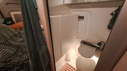 Clever Spirit 600 im Praxischeck; Badezimmerwand eingeklappt