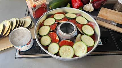 Campingküche, Ratatouille, Omnia, Bildanleitung, Gemüse, Schichten Campingküche Ratatouille aus dem Omnia mit Bildanleitung Gemüse geschichtet