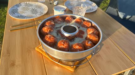 Campingküche, Ratatouille, Omnia, Bildanleitung, Gericht angerichtet, Essen, draußen, Campingtisch Campingküche Ratatouille aus dem Omnia mit Bildanleitung fertiges Gericht angerichtet