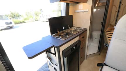 Rimor Horus 12 (2025) Campingbus, Küche, Gaskocher