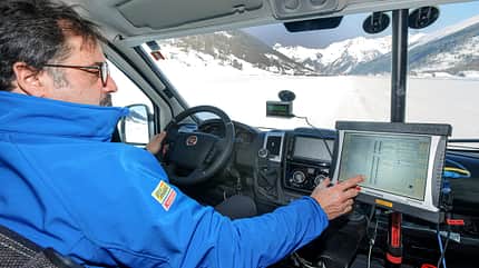 Testfahrer, MessgerŠte, Testfahrzeug, Winterlandschaft, Berge Testfahrer, MessgerŠte, Testfahrzeug, Winterlandschaft, Berge