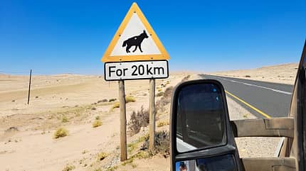 Namibia Reise f Strassenschild
