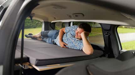 Dacia, Jogger, Carcamping, Carcamper, Matratze, liegen Dacia Jogger mit Campingbox liegen und schlafen