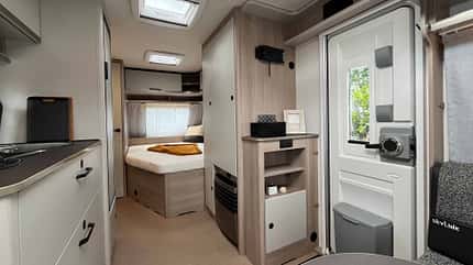 Eingang, Schrank, Bett Eingang, Schrank, Bett