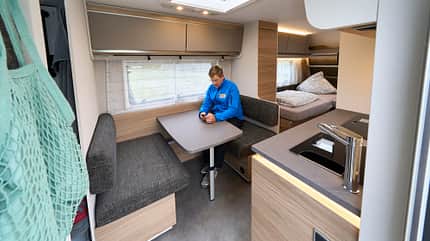 Dethelffs, Nomad, 2025, Dethleffs Nomad 490 EST, Wohnwagen, Sitzgruppe Dethelffs Nomad (2025) Dethleffs Nomad 490 EST Sitzgruppe
