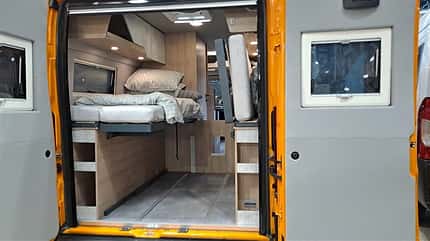 Womondo, Robeta, Campingbus, CMT, Messebilder, Lifestyle 641, Heckansicht Womondo by Robeta Lifestyle 636 (2025) Heckansicht
