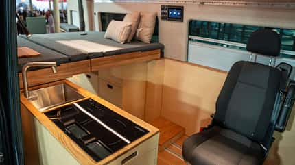 Re:van MAN TGE, modularer Camperausbau, Start-up Re:van MAN TGE Küche und Bett