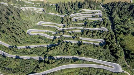 Serpentinen, Alpen, Graubünden, Tessin Serpentinen, Alpen, Graubünden, Tessin
