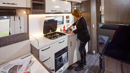 Phoenix Maxi 7500 RSL (2025) Phoenix Maxi 7500 RSL (2025) Kueche f