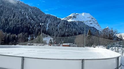 wohnmobil, tour, schweiz, wintercamping Schlittschuhbahn