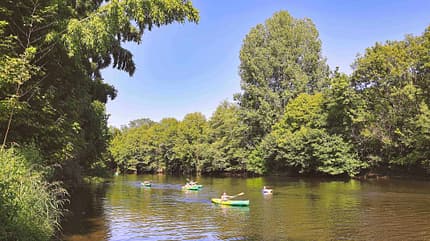 Kanufahrt, Vézère-Tal, Bäume, Fluss Kanufahrt, Vézère-Tal, Bäume, Fluss