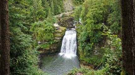 f_Jura, Saut du Dubs, Wasserfall, Fluss, Wald, Wanderwege f_Jura_Saut du Doubs