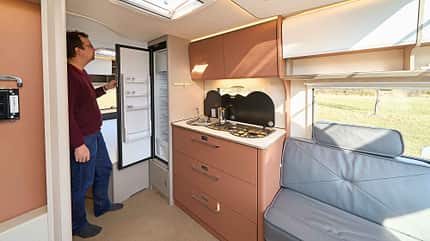 f_Buerstner, Averso-Harmony, Küche, Kühlschrank, Herd, Spüle f_Buerstner_Averso-Harmony_Küche