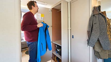 f_Buerstner, Averso-Harmony, Kleiderschrank, Faltvorhang f_Buerstner_Averso-Harmony_Kleiderschrank
