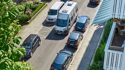 Parken, eng, Stadtverkehr, Alltag mit Camper, Kastenwagen, Campingbus Resumée: Kastenwagen im Alltag