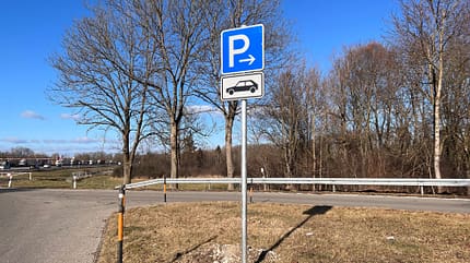 Road signs E-car charging station Harbour Motorway service area Zillertal Ost Interpretations between Füssen and Ulm