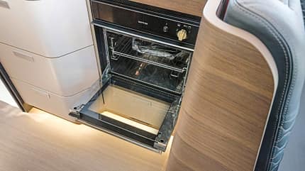 Adria Coral MB 670 SL (2025) Adria Coral MB 670 SL (2025) Backofen f