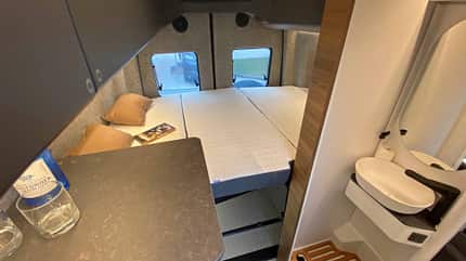 Querbett, Liegefläche, Heck, Sprinter, Campingbus Adria, Supertwin, 600 SPB, 4x4, Sprinter, Campingbus