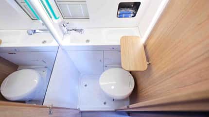 Weinsberg-Carabus 540 MQ, Sanitärraum, WC, Dusche f_Weinsberg-Carabus_540_MQ_Sanitärraum