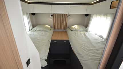 Pilote, Pacific, P740FGJ, Teilintegrierte, über 7 Meter, Fiat Ducato, Sitzgruppe, Längssitzbank, Einzelbetten Pilote Pacific P740FGJ Teilintegriertes Wohnmobil Einzelbetten