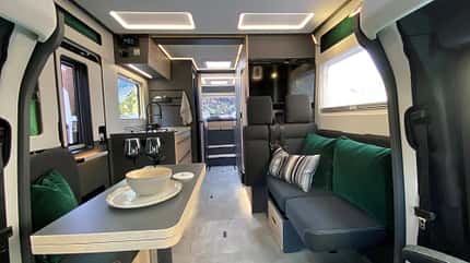 Frankia, Next, 76 L, Teilintegrierter, Wohnmobil, Interieur Frankia Next 76 L Einzelbetten-Grundriss mit modernem Interieur