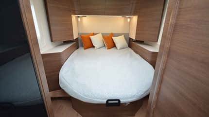 Rapido-850F, Wohnraum, Queensize-Bett f_Rapido-850F_Bett