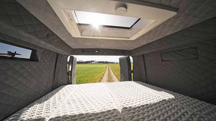 Bett, Kingsize, Dachfenster VR Motorhomes, Bett