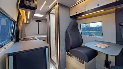 Innenraum, moderner Campingbus, Pössl Innenfoto, Durchschuss