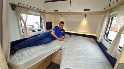 Caravelair Alba 462, Matratze, Probeliegen f_Caravelair-Alba-462_Matratze