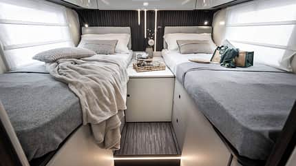 Einzelbett, Fenster, Decke, Kissen Mobilvetta Kea, Einzelbetten