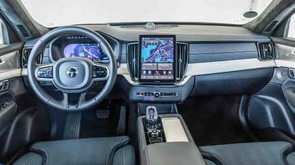 f_Volvo_XC90_T8_Plugin_Amaturenbrett