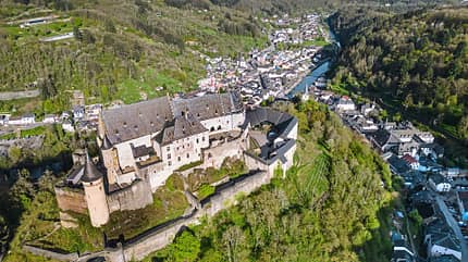 Luxemburg, Vianden, Burg f_Luxemburg_Mosel_Vianden