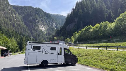 Parkplatz, Reisemobil, Berge