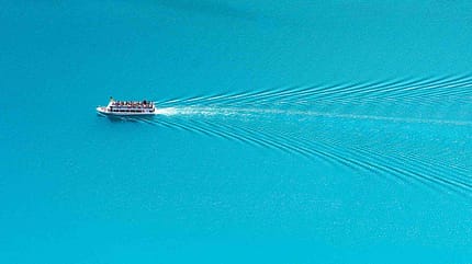 Camping-Tipps, Österreich, Weißensee, blau, Schiff f_Camping-Tipps_Österreich_Weißensee_Schiff