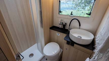 Atlantis Compact 595, Bad, Dusche, Waschbecken