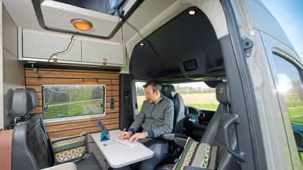 Hymer Grand Canyon S 700, Tisch, Sitzgruppe, Arbeitsplatz f_Hymer_Grand_Canyon_S_700_Tisch