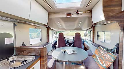 Laika Ecovip H 4112 DS, Innenraum, Tisch i_Kauftipp_Integrierte_Laika_Innen