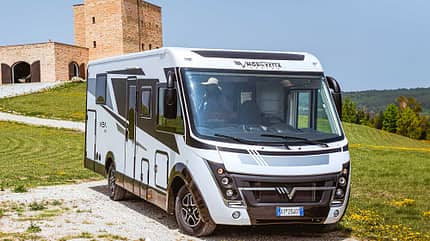 Mobilvetta K-Yacht Tekno Line 90, Außenansicht, Front i_Kauftipp_Integrierte_Mobilvetta_Außen