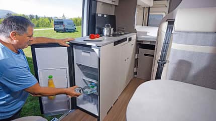 Vergleichstest, Campingbus, Etrusco MV, Küche, Arbeitsfläche, Kühlschrank f_Etrusco-CV_Karmann-Davis_Küche