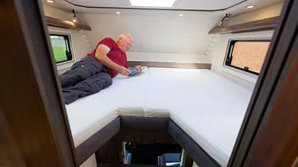 Bett, Phoenix Maxi Alkoven, Wohnmobil, Camping, Test