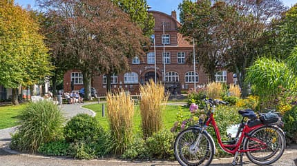 Touren-Tipps, November, Büsum, Nordsee, Rathaus, Fahrrad, Park i_Touren_Tipps_November_Büsum