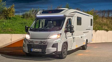 LMC Cruiser, T 740 EL, Wohnmobil, Camping, Teilintegriert Vorderansicht Nacht, LMC Cruiser, T 740 EL, Wohnmobil, Teilintegriert