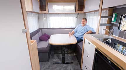 f_Knaus_Sport_450_FU_Sitzgruppe