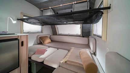 Adria Aviva Lite 300 LH, Bett