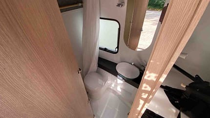 Adria Aviva Lite 300 LH, Bad