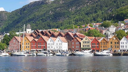 Häuserfront, Norwegen, Camping, Frankia Neo, Wohnmobil